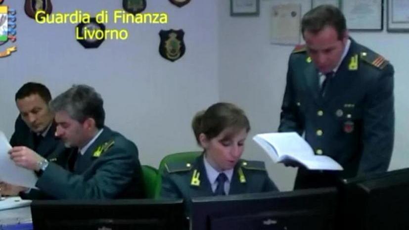 Coniugi simulano la separazione legale per percepire la pensione maggiorata: denunciati