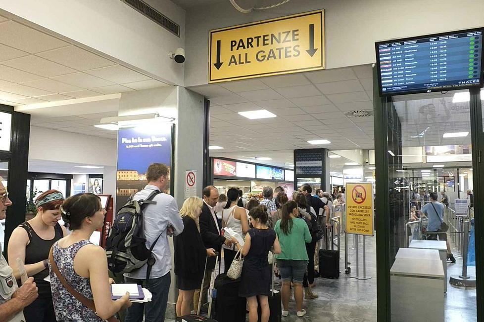 Aeroporti: nuovo record (più 7,7% a luglio) di passeggeri per il Galilei 