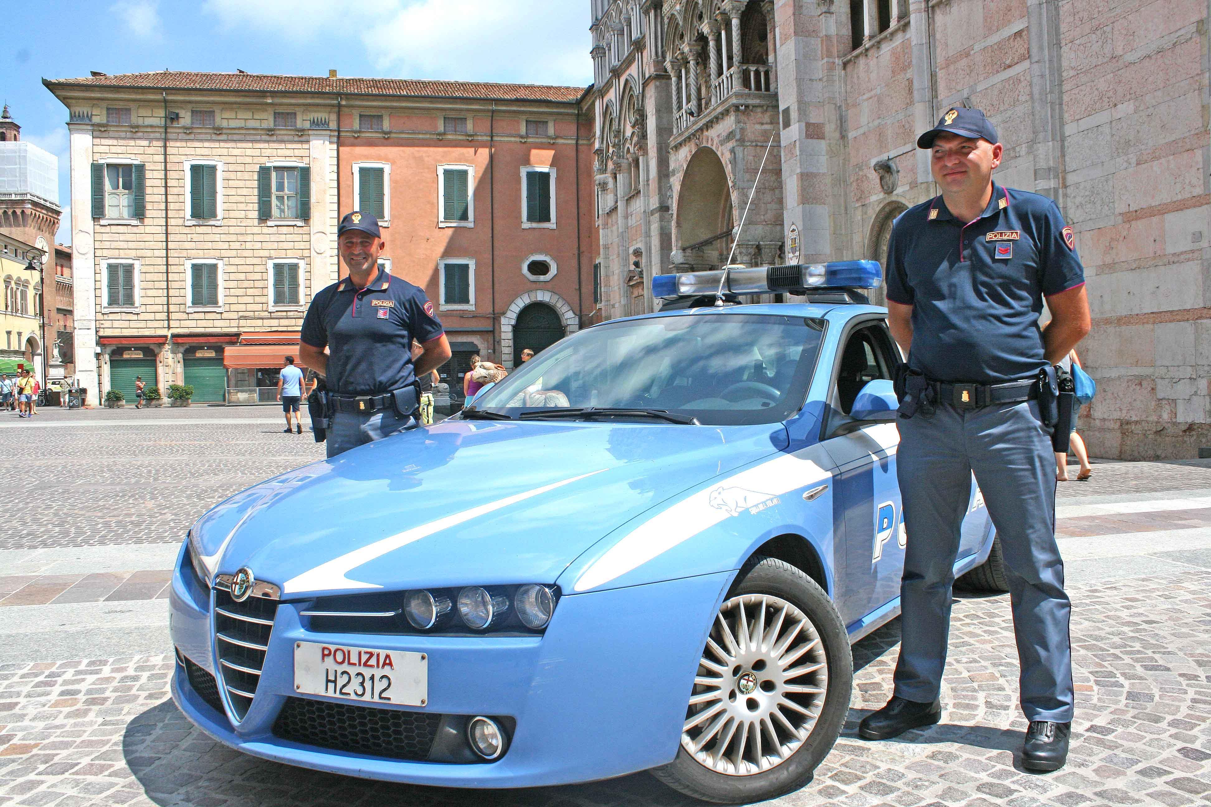 le nuove divise degli agenti di polizia