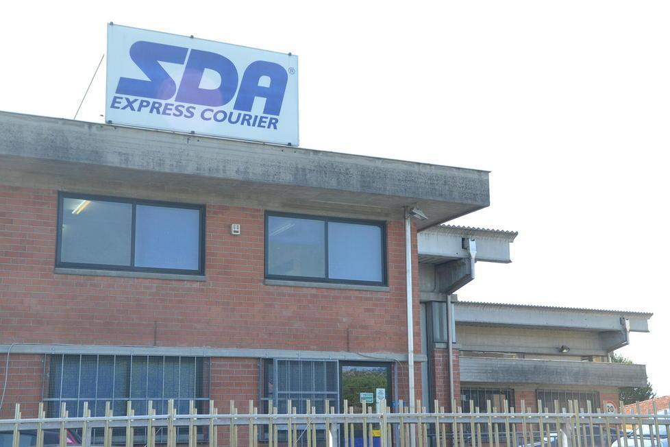 Sventrata la cassaforte nella sede del corriere Sda 