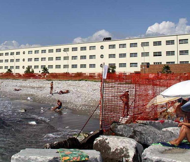I turisti indignati: ridateci la spiaggetta “dell’amore” 
