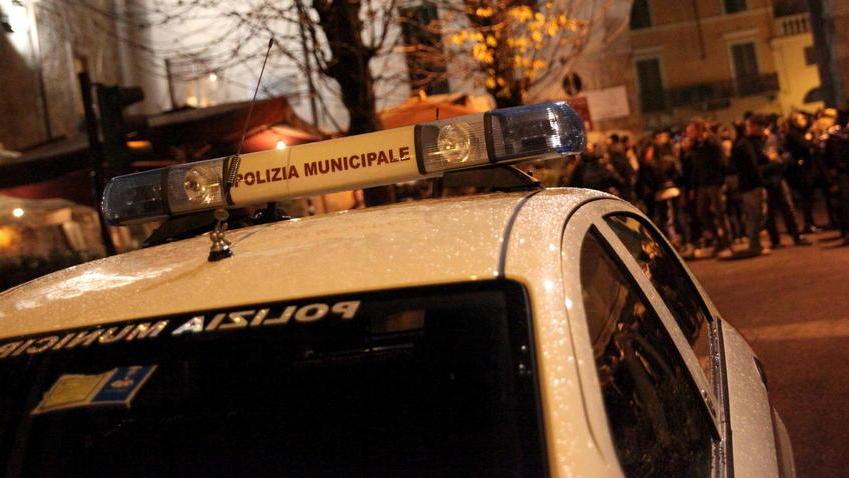 Artisti di strada spericolati: cacciati dal centro storico