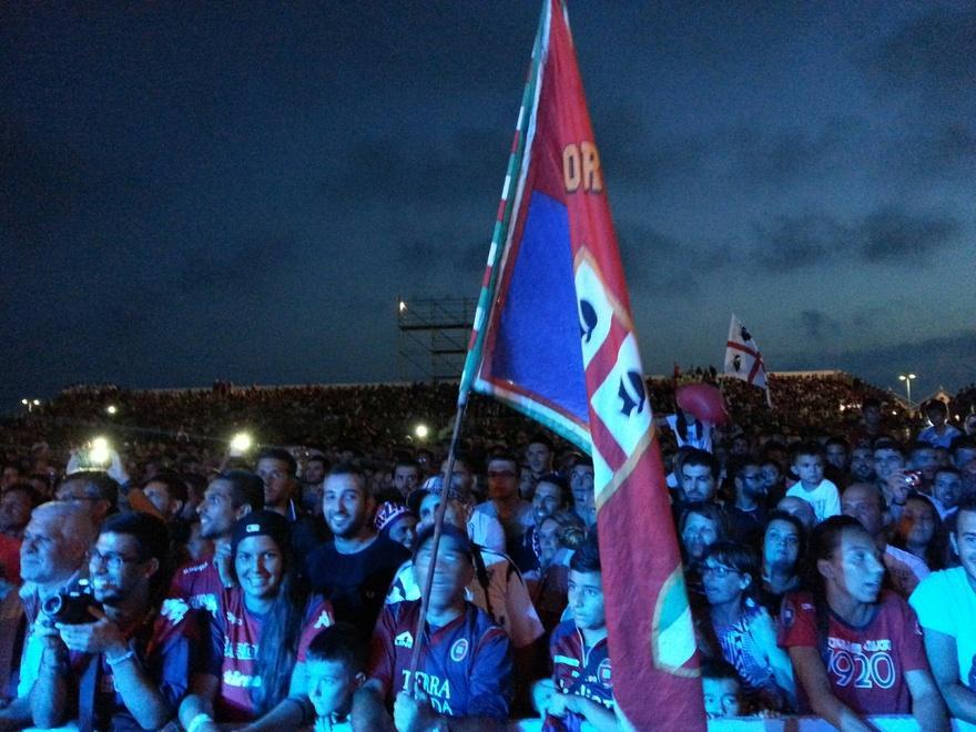 Il nuovo corso del Cagliari calcio comincia con la festa per i tifosi 