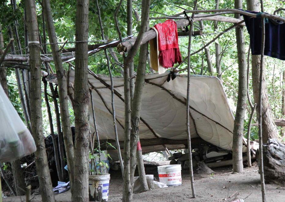 Fumo dall’accampamento. Protestano i residenti