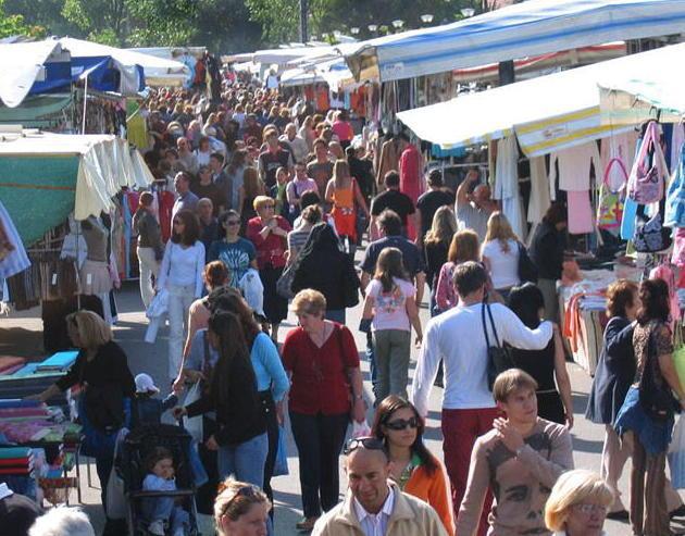 «Paghiamo sempre più tasse e gli abusivi sono sempre lì» 