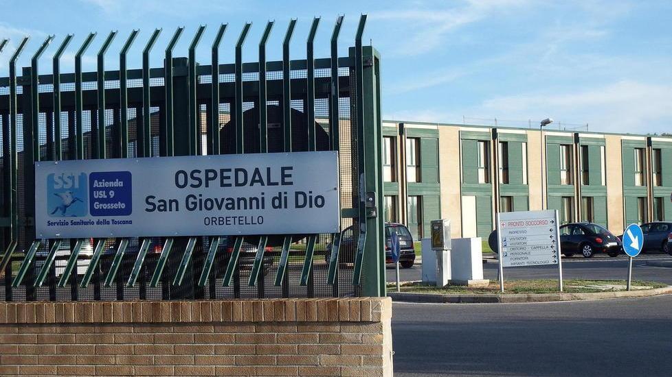 Trova diecimila euro e li restituisce