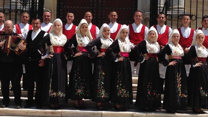 Il gruppo folk Figulinas di Florinas applaudito in Spagna