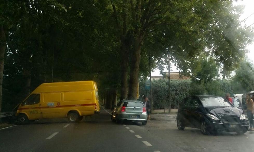 Incidente stradale, traffico in tilt