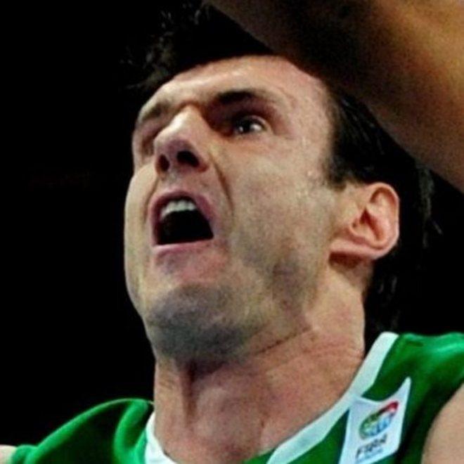 Lavrinovic stamani fa le visite mediche e alle 19 si presenta ai tifosi biancorossi