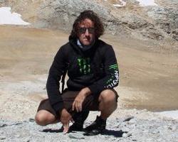 Motociclista di 38 anni muore nello scontro con un’auto 