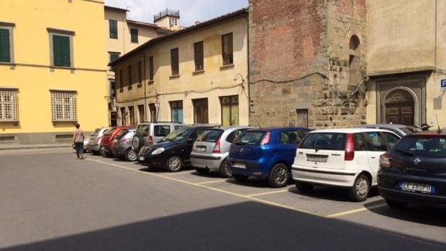Cancellati 12 parcheggi per residenti