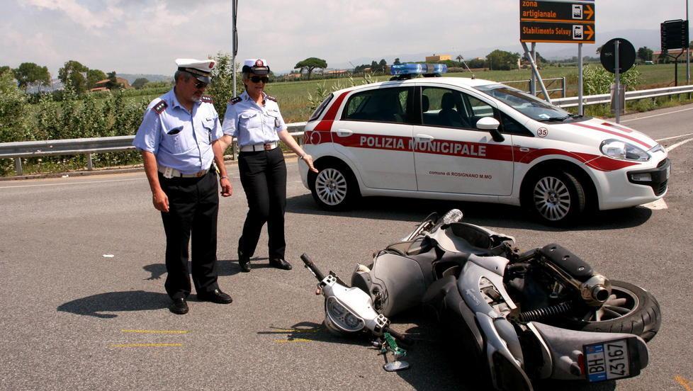 Volo di molti metri, gravissimo scooterista 