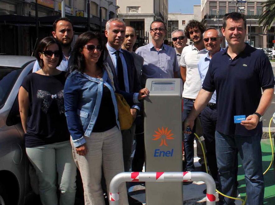 Auto elettriche, la ricarica ora si può fare in centro 