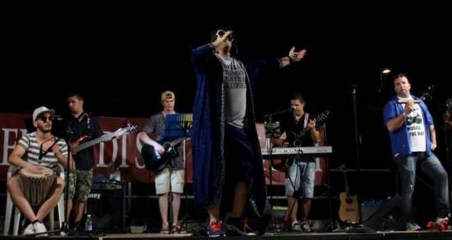 Musica e risate al Faro con i Beghi per Caso