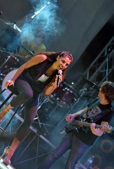 Applausi a scena aperta dai fan di Mietta