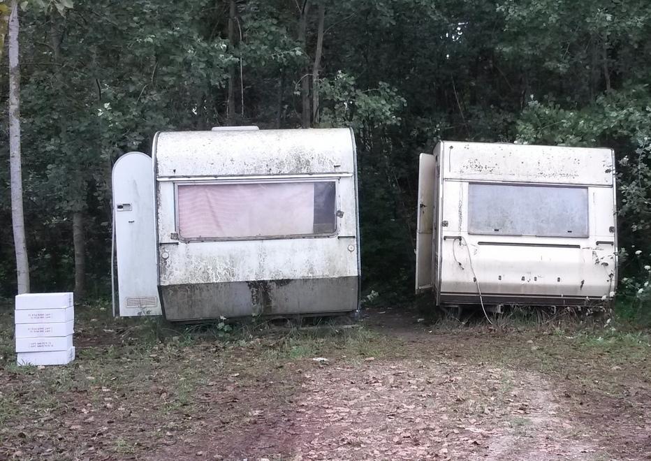 Tre patenti ritirate e due roulotte rimosse 