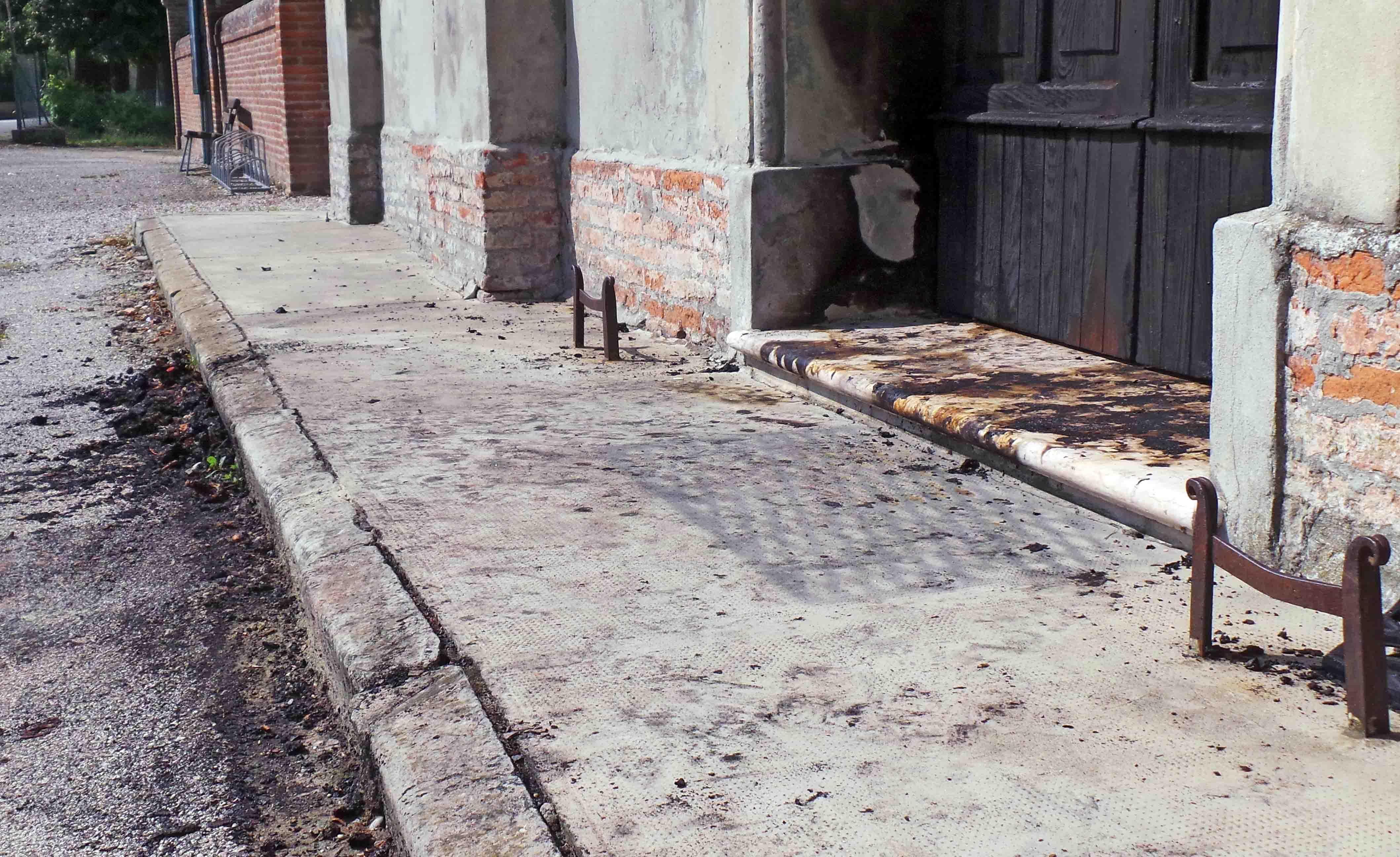 L'incendio alla chiesa