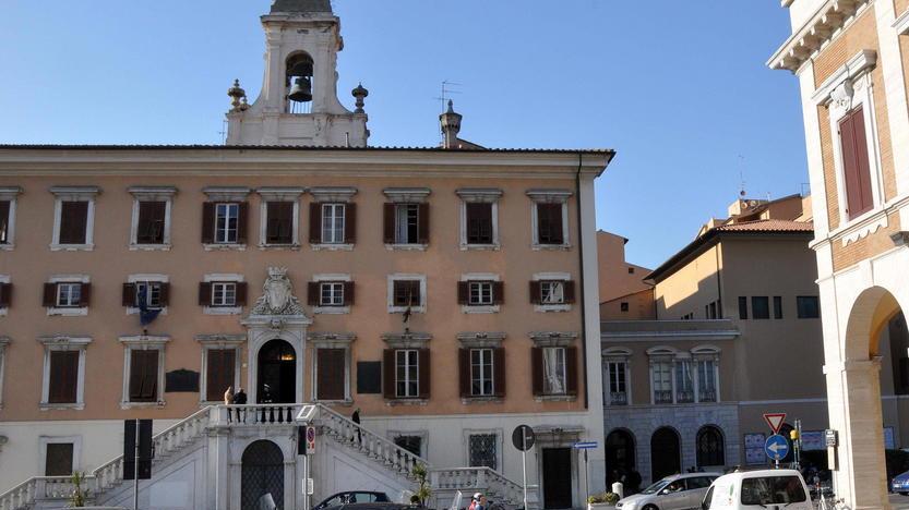 Comune, gli stipendi 2013 dei dirigenti e quelli previsti per il 2014: ecco chi sono i più pagati
