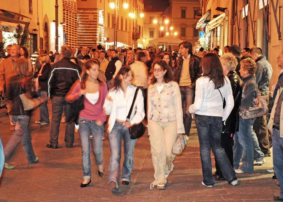 Shopping dopo cena, in 70.000 nonostante il meteo 