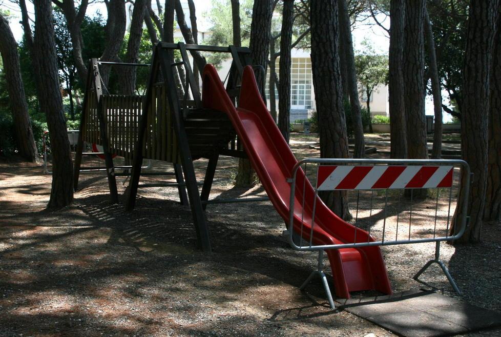«Giochi rotti e pericolosi Così non si fa turismo» 