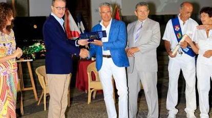 Il Guzzo d’oro a Veronesi, lo ritira il figlio Paolo