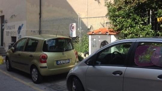 Niente isola ecologica davanti al mercato