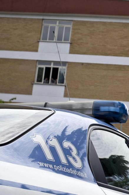 Rissa per evitare l’arresto, agenti feriti 