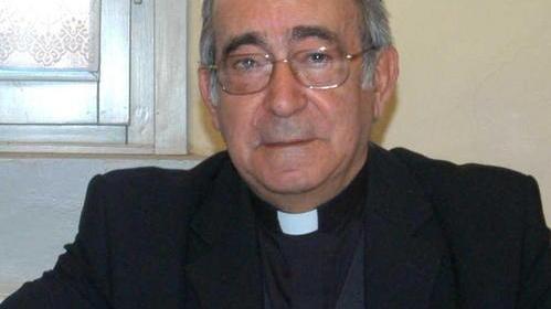 L’ultimo addio dei fedeli a don Adriano Tollari