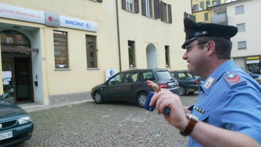 Bandito disarmato rapina la filiale Mps