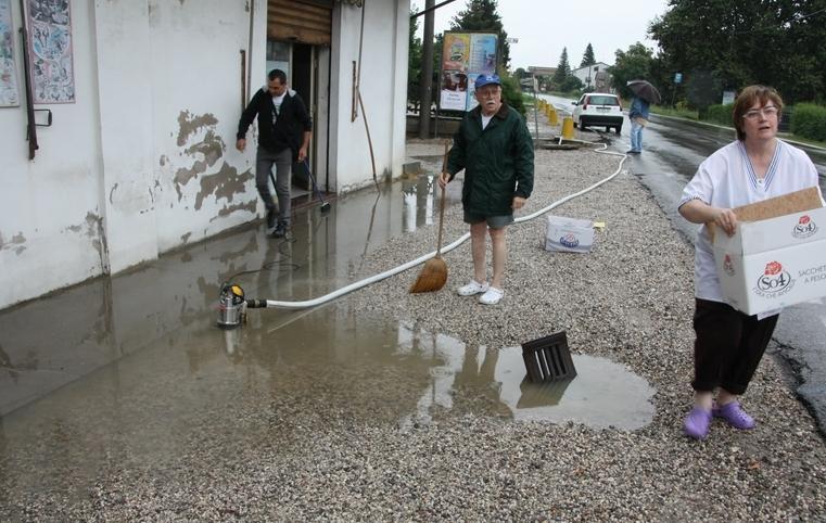 Ancora pioggia battente e allagamenti a Cento 
