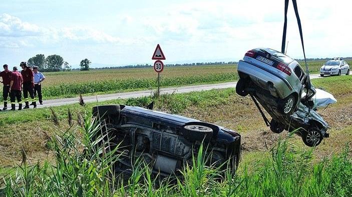 Schianto nel Mezzano. Uomo in rianimazione