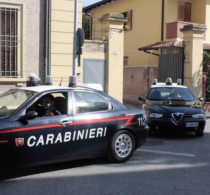 Furto in casa, bottino 2.500 euro 
