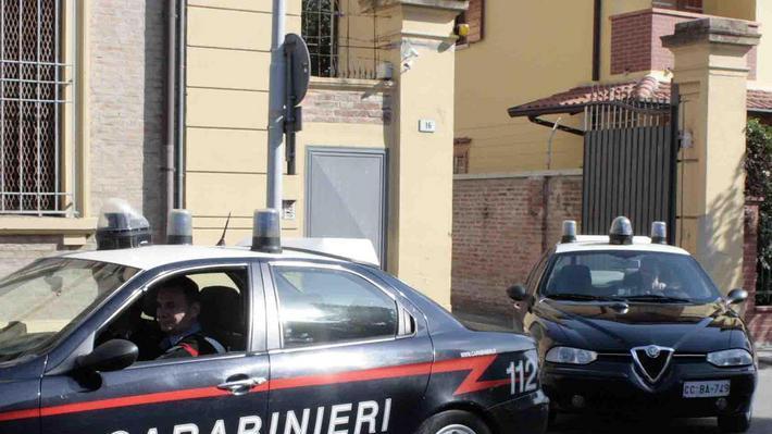 Furto in casa, bottino 2.500 euro