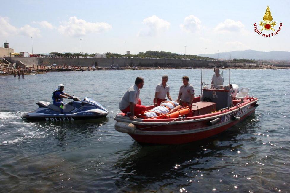 Scivola sugli scogli all’Accademia, soccorso di due ore 