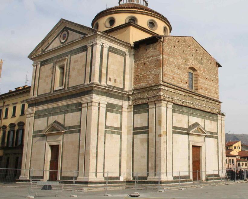 Furto sacrilego a Prato: il ladro forse ripreso dal sistema di videosorveglianza 