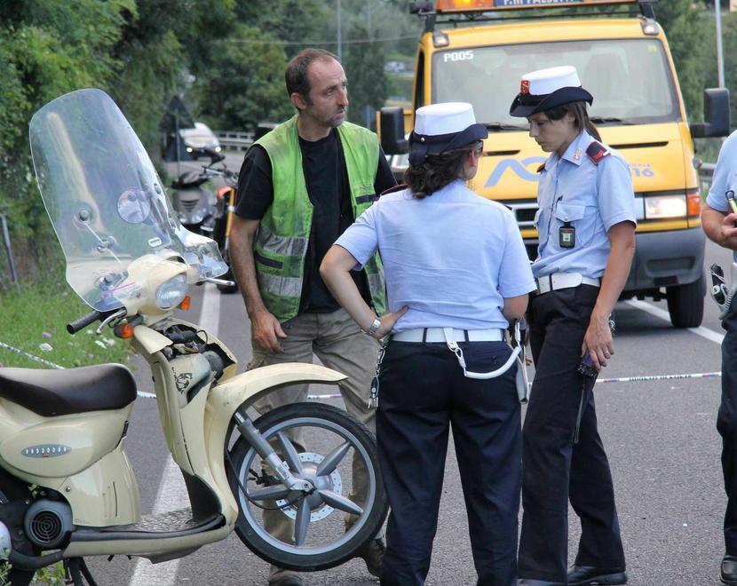 Vaiano, ferito ex vigile urbano in uno scontro sulla 325 