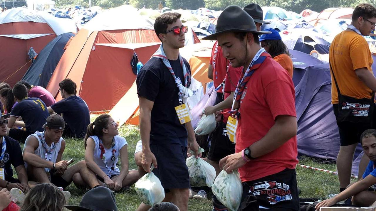 Pisa, via al raduno nazionale degli scout... sembra un grande concerto rock