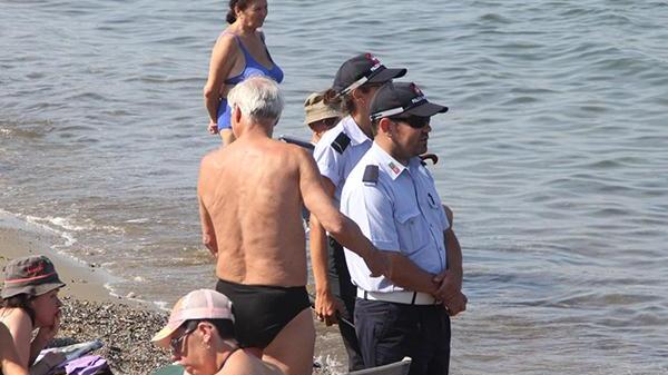 Tre Ponti: i bagnanti ignorano il divieto di balneazione e... i vigili - Foto