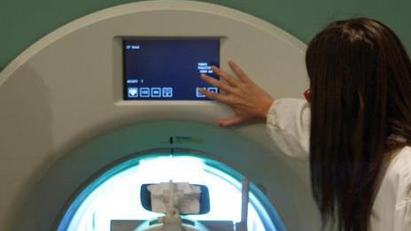 Risonanza magnetica all’ospedale? «Passi fra nove mesi»