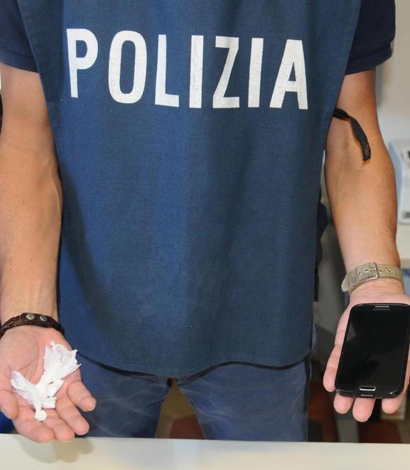 Spacciatore sfugge alla cattura nel blitz antidroga a Nozzano 