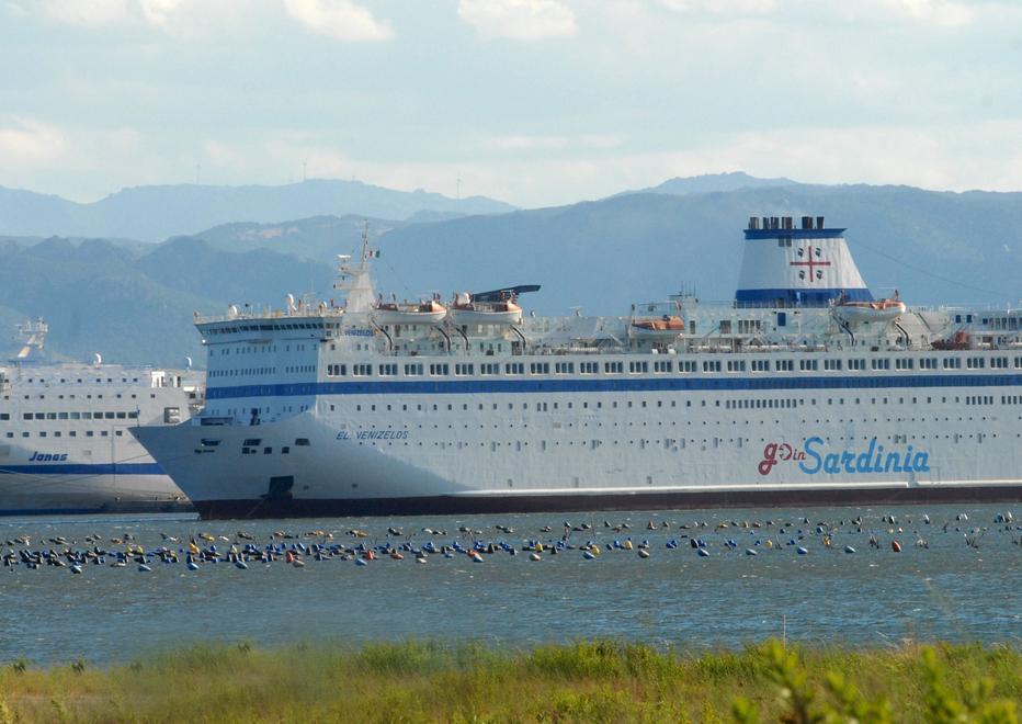 Proteste dei turisti, la nave GoinSardinia salta ancora Arbatax 