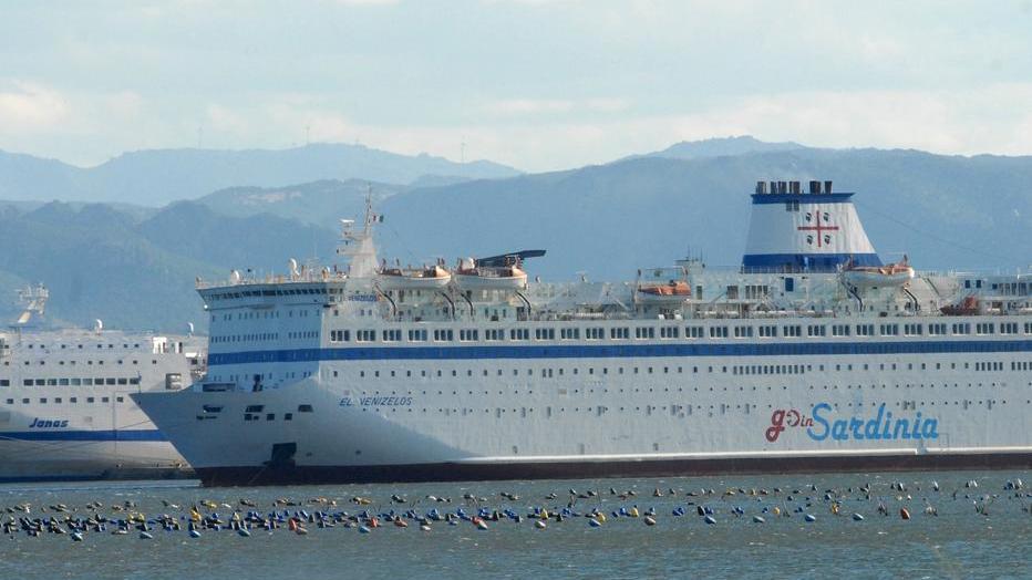Proteste dei turisti, la nave GoinSardinia salta ancora Arbatax 