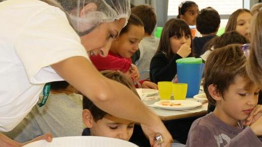 Negli asili torna la cuoca «Pasti buoni ed ecologici»