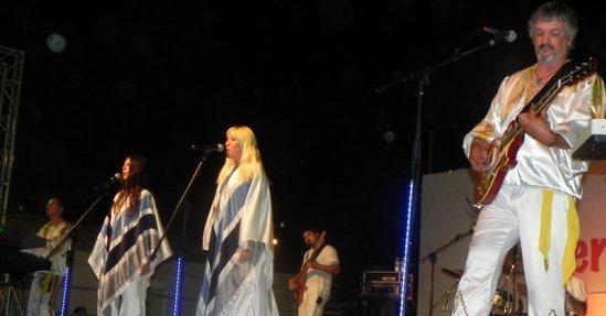 Serata di spettacolo con le più famose canzoni degli Abba