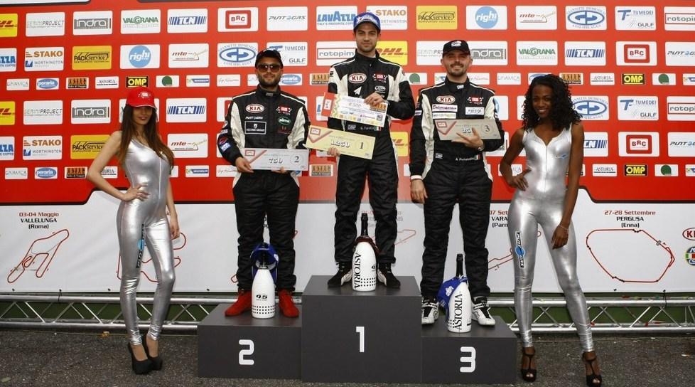 Gabriele Torelli sul podio nella gara del Nurburgring