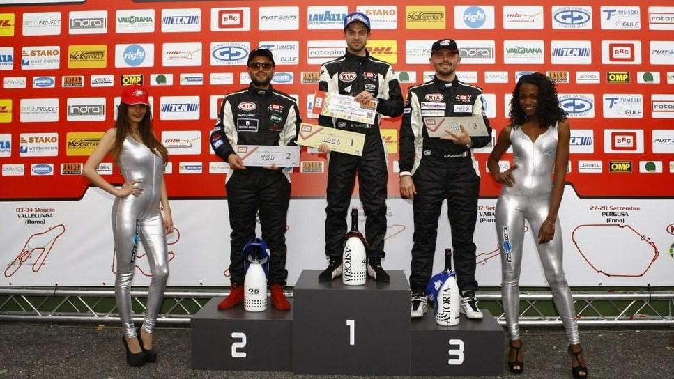 Gabriele Torelli sul podio nella gara del Nurburgring