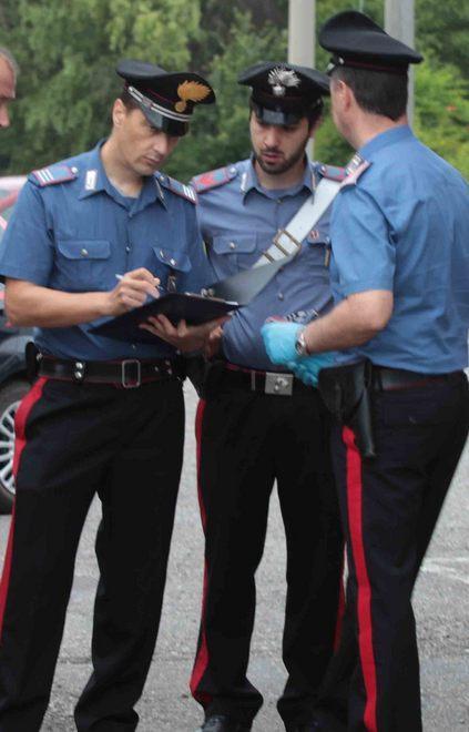 Arrivano i carabinieri, furto fallito 