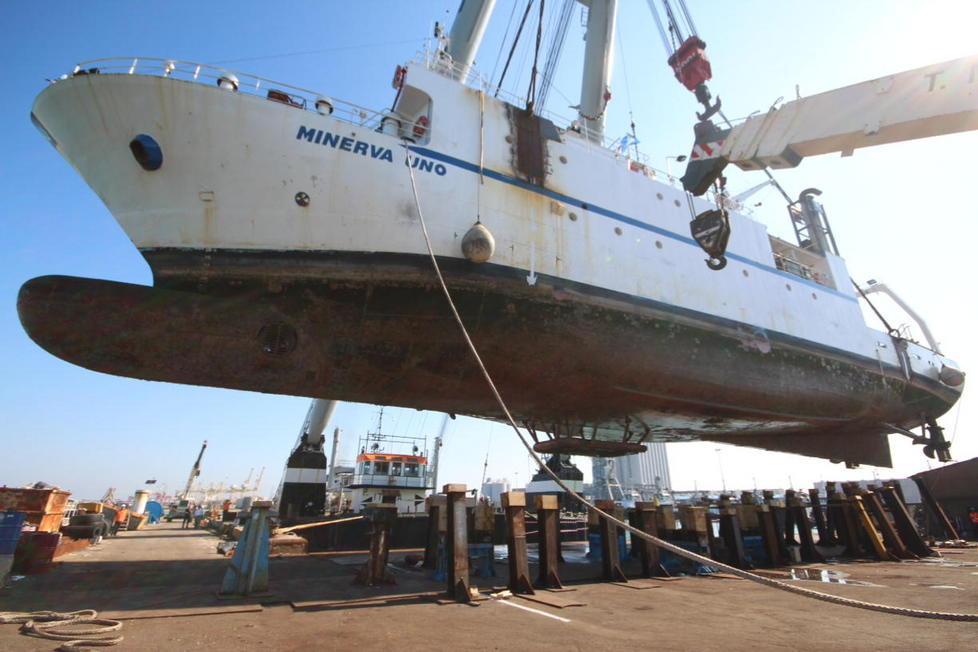 Sollevata la Minerva Uno. «Un’impresa titanica» 