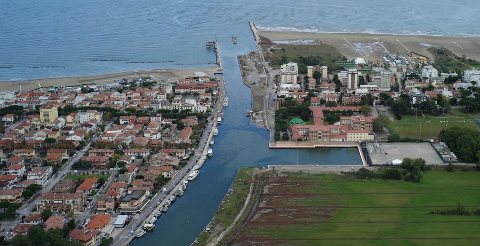 "Acque inquinate al Porto Canale" 