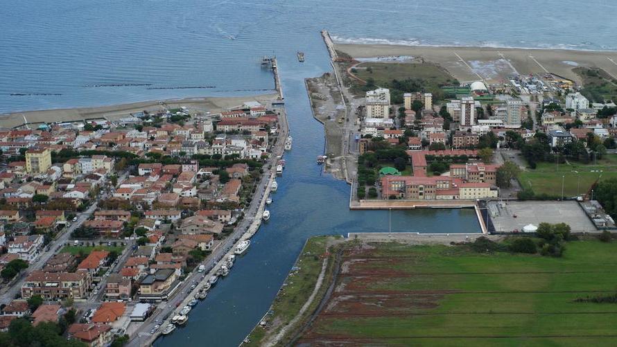 "Acque inquinate al Porto Canale"
